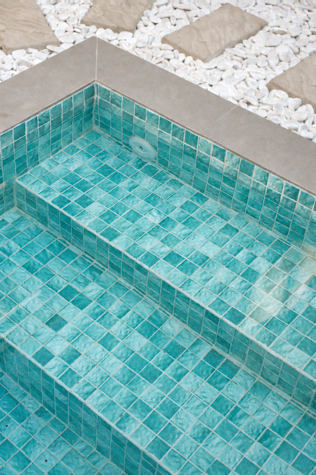 Nagomi dipping pool detail